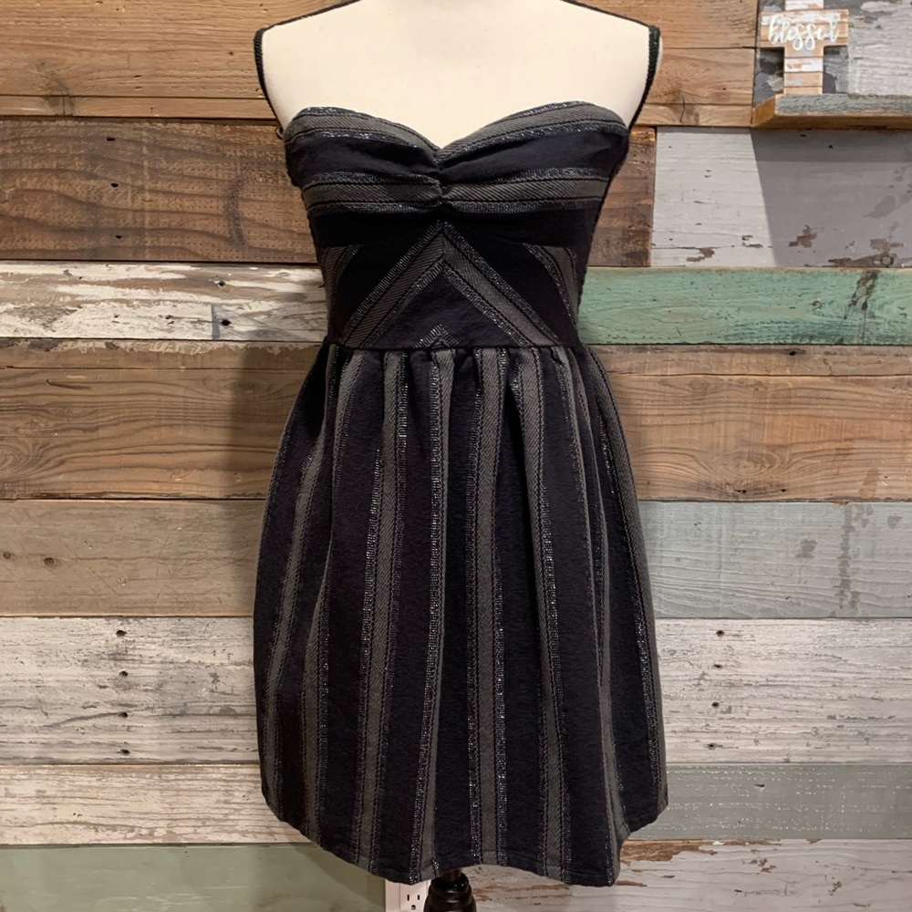 Strapless dress by:  Roxy